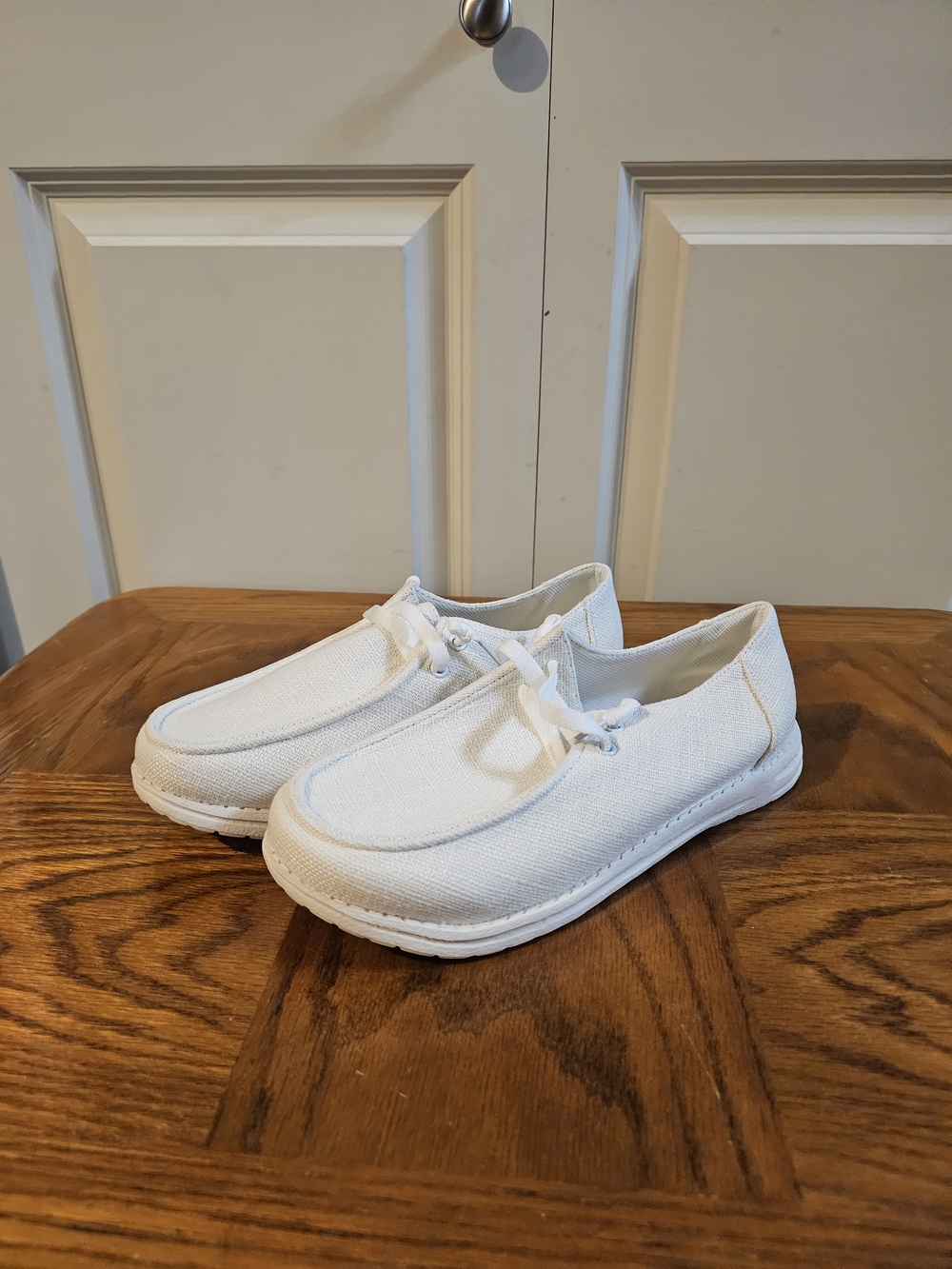 Casual Canvas Slip-On Shoes in White Sz 8